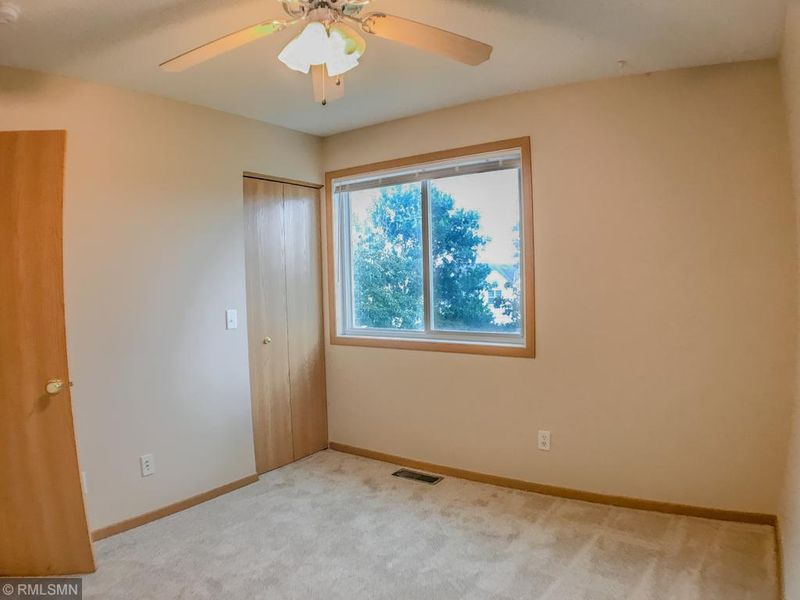 15564 Foghorn Ln, Apple Valley, MN 55124