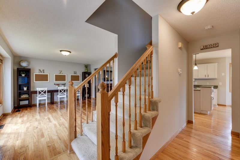 1798 Valley Ridge Trl N, Chanhassen, MN 55317
