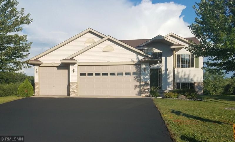 707 Bremen Cir, Waverly, MN 55390