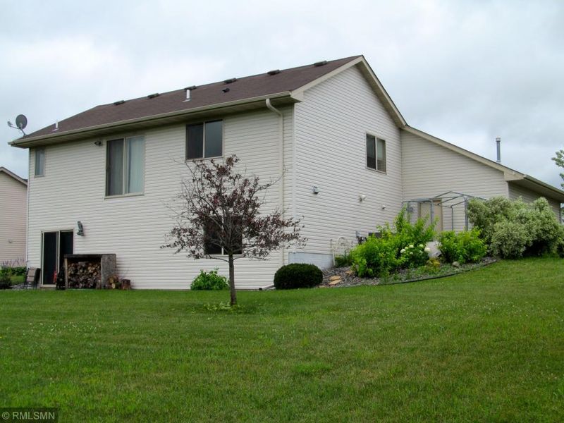 707 Bremen Cir, Waverly, MN 55390
