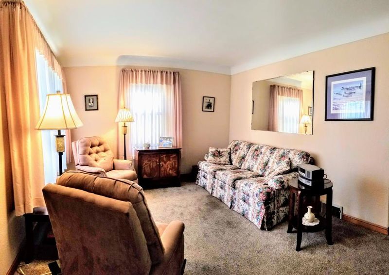 353 Rose Ave E, Saint Paul, MN 55130