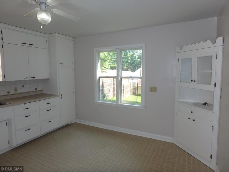 2184 Reaney Ave E, Saint Paul, MN 55119