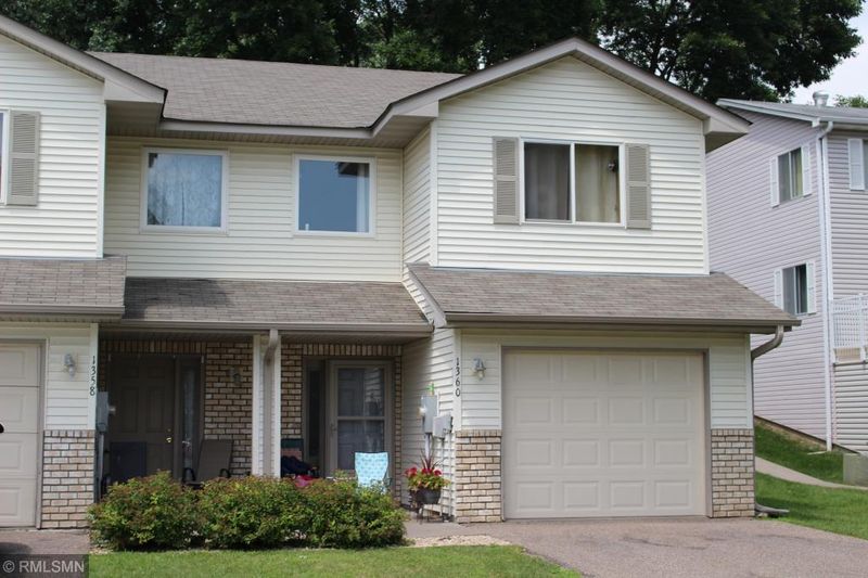 1360 Goodwin Ave N, Oakdale, MN 55128