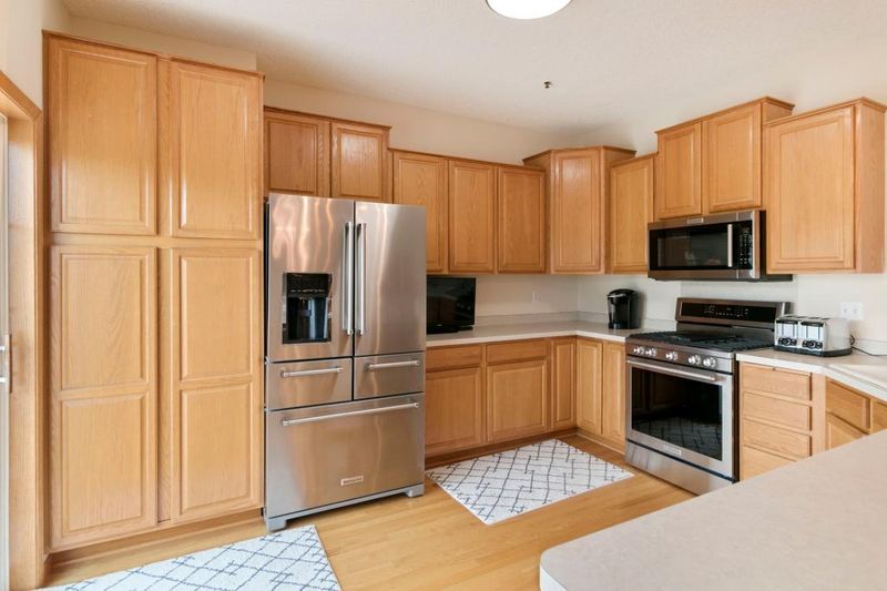 300 Mcknight Rd S #216, Maplewood, MN 55119