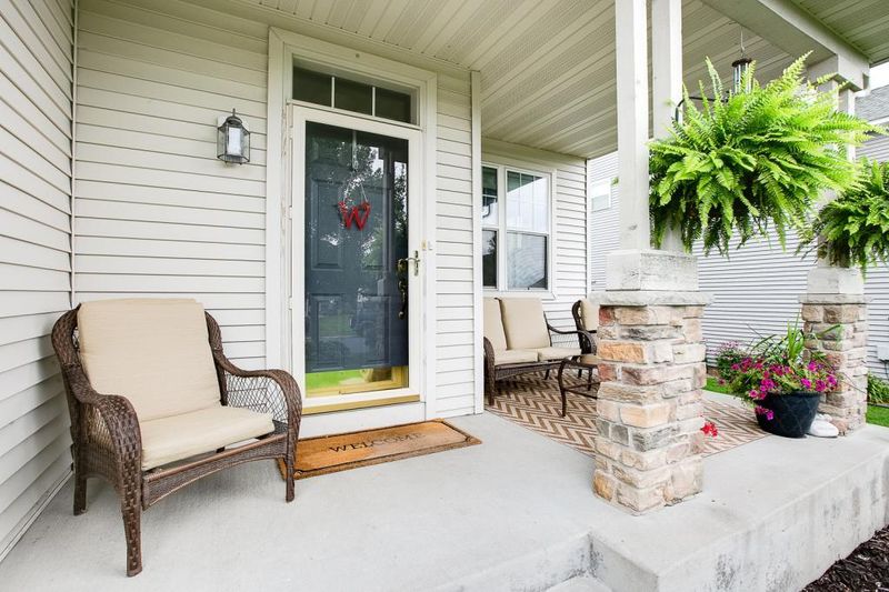 2124 Swallowtail Dr, Shakopee, MN 55379