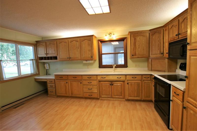 421 Wisconsin Ave SW, Staples, MN 56479