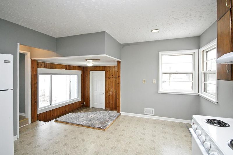 320 NE 3rd St, Hector, MN 55342