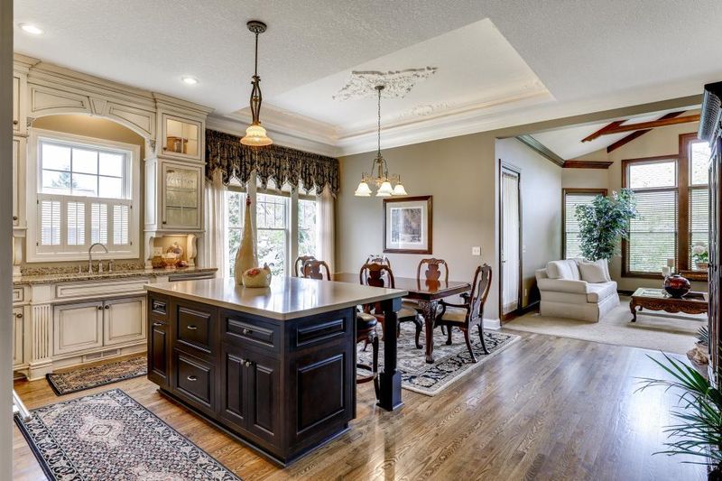 222 Stonebridge Ln, Saint Paul, MN 55118