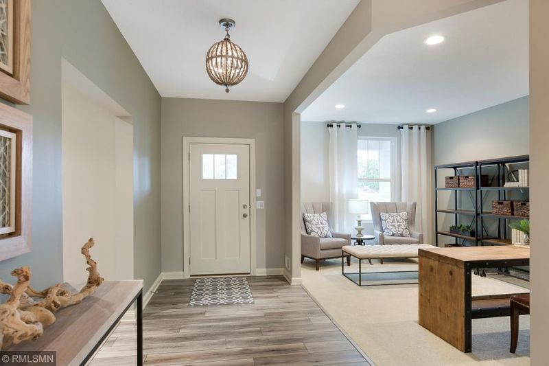 5009 Sandpebble Ln, Woodbury, MN 55129