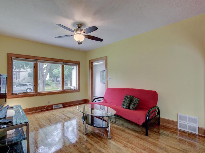 1306 Thomas Ave N, Minneapolis, MN 55411