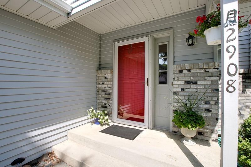 2908 Frank St, Maplewood, MN 55109