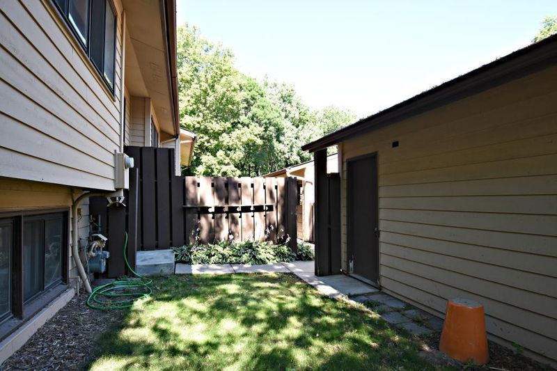 302 W Eagle Lake Dr, Maple Grove, MN 55369