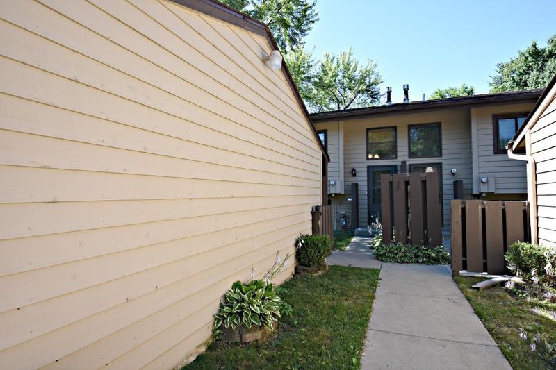 302 W Eagle Lake Dr, Maple Grove, MN 55369