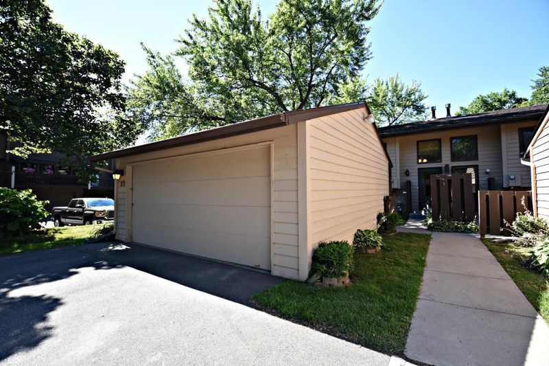 302 W Eagle Lake Dr, Maple Grove, MN 55369