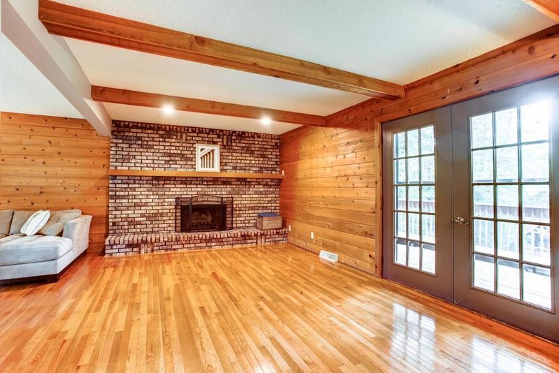 1096 Cullen Ave, Eagan, MN 55120