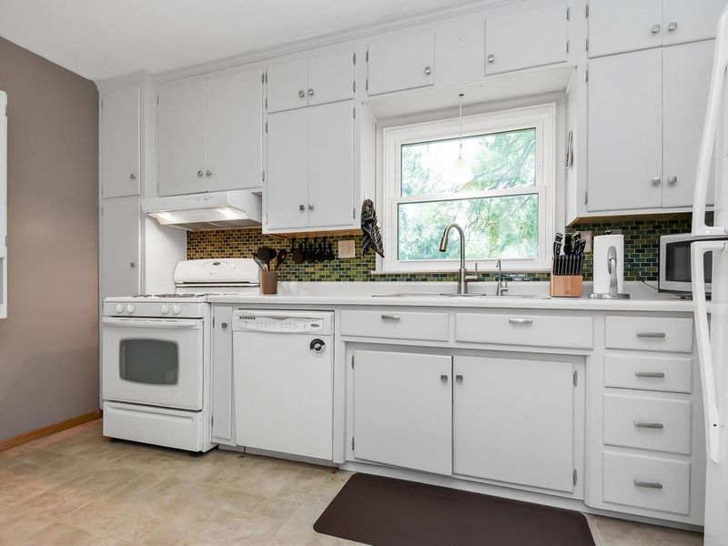 278 Roeller Ave, West Saint Paul, MN 55118
