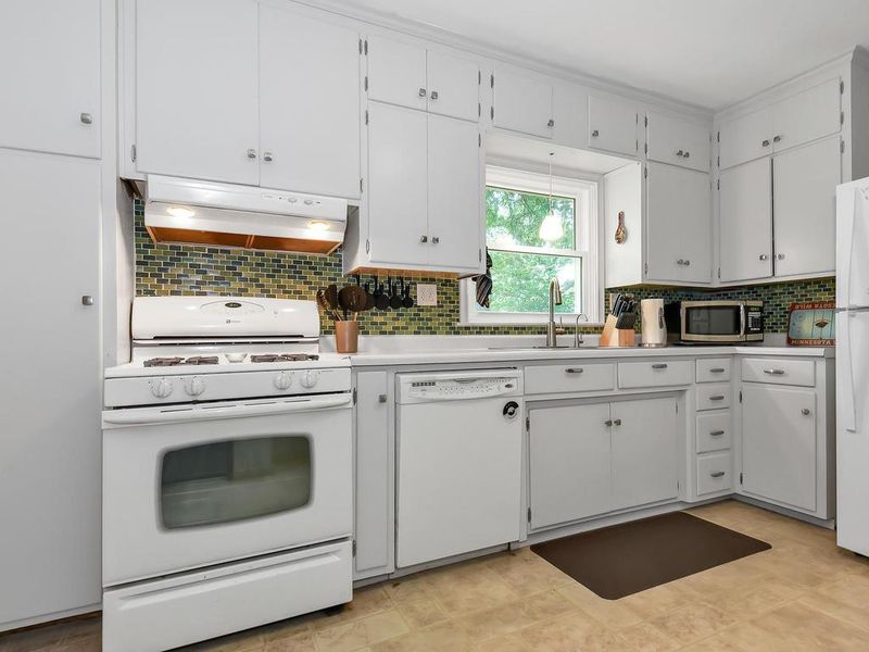 278 Roeller Ave, West Saint Paul, MN 55118