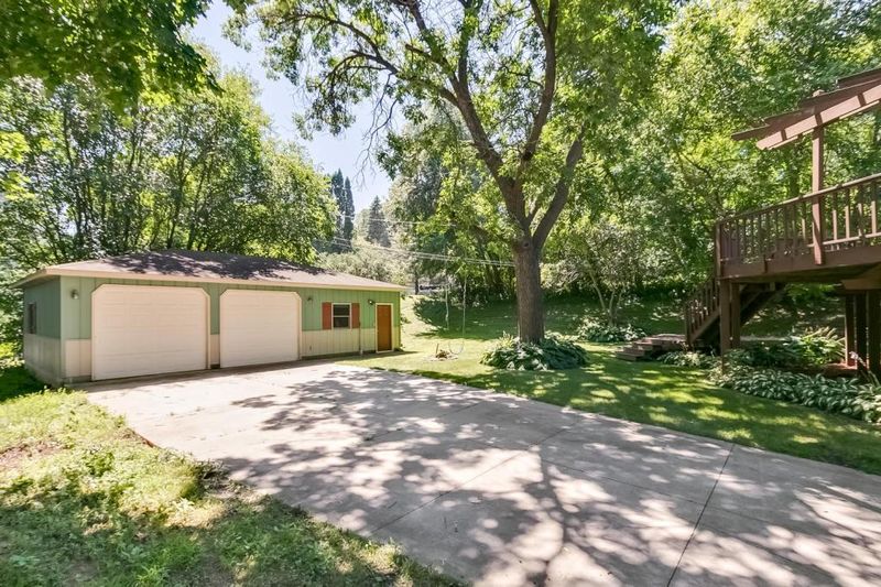 5017 Holiday Rd, Minnetonka, MN 55345