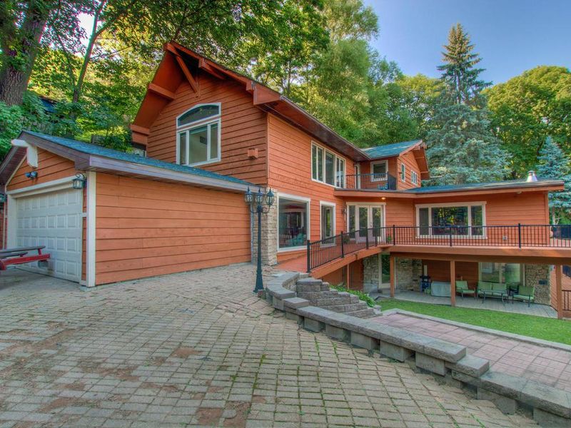 6724 Lotus Trl, Chanhassen, MN 55317