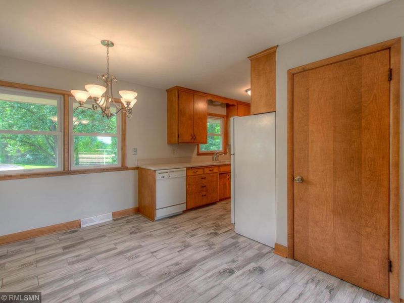 3200 Loop Rd N, Burnsville, MN 55306