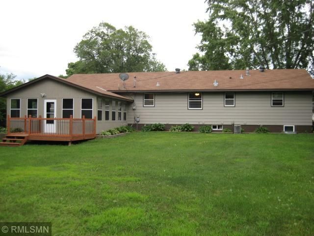 863 40th Ln, Anoka, MN 55303
