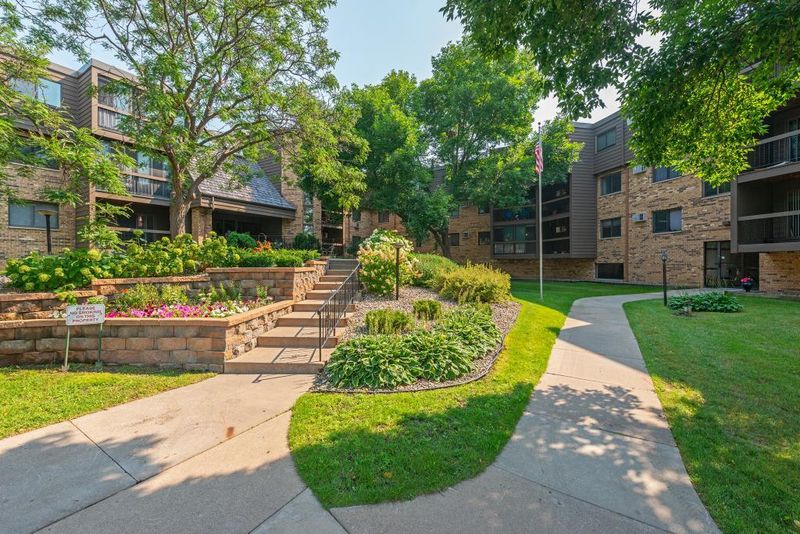 999 41st Ave NE #224, Columbia Heights, MN 55421