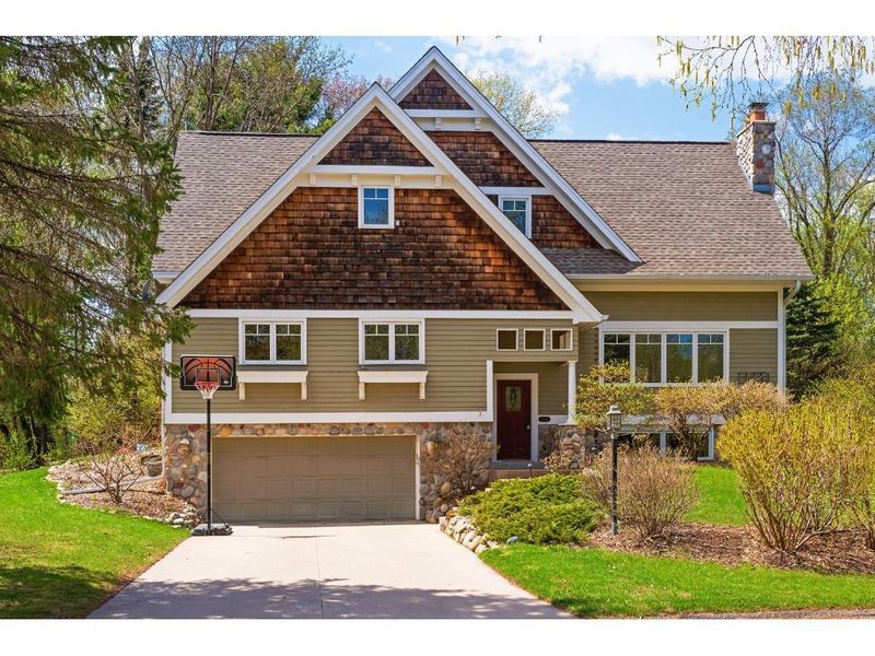 15118 Williston Ln, Minnetonka, MN 55345