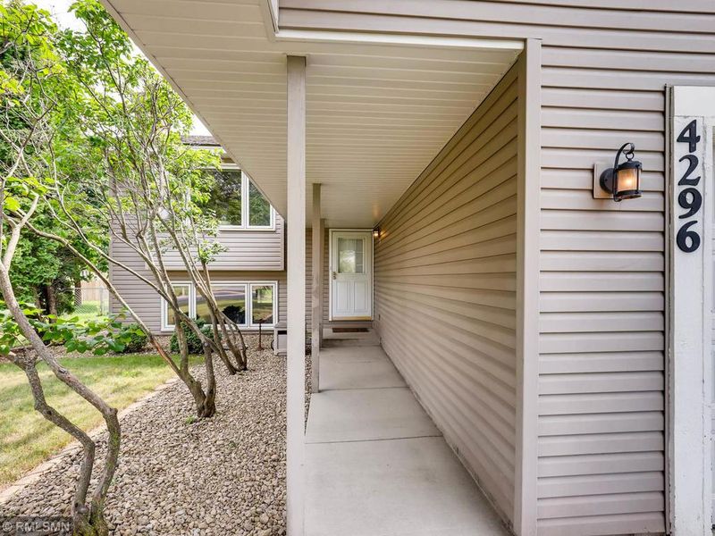 4296 158th Ct W, Rosemount, MN 55068