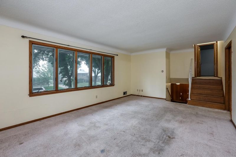 70 Morningside Dr, Saint Paul, MN 55119