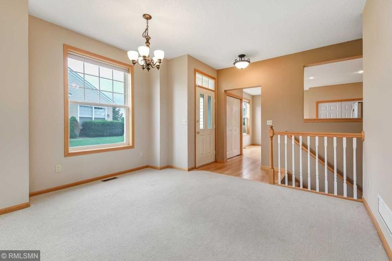 5886 Prairie Ridge Dr, Shoreview, MN 55126