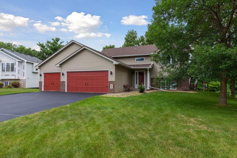 7955 Highland Dr, Lino Lakes, MN 55014