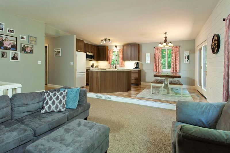 223 Briarwood Ave, Mahtomedi, MN 55115