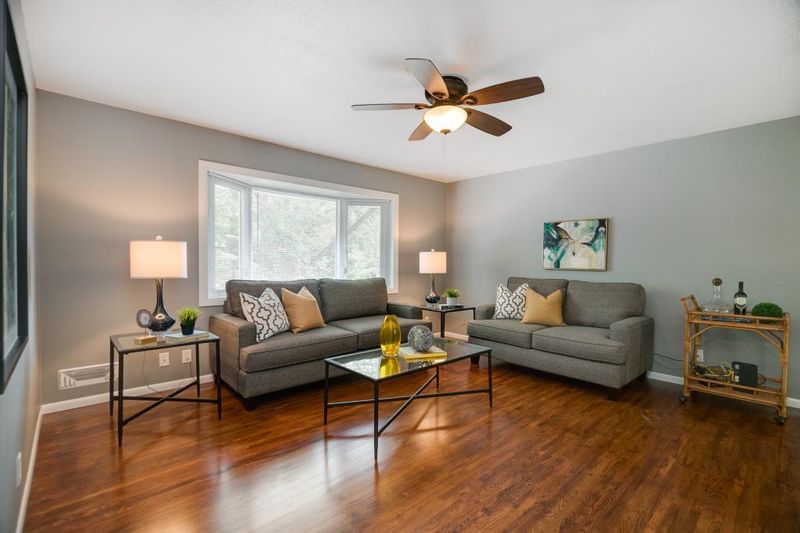 1032 Ramsdell Dr, Apple Valley, MN 55124