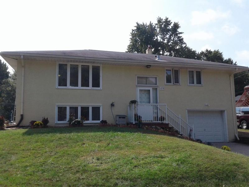 1278 County Road B E, Maplewood, MN 55109