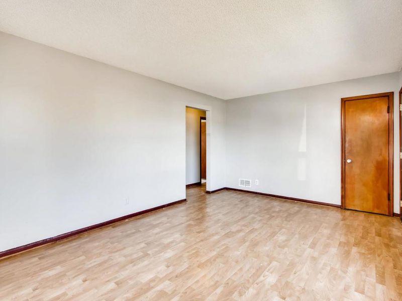 1033 Loeb St, Saint Paul, MN 55117