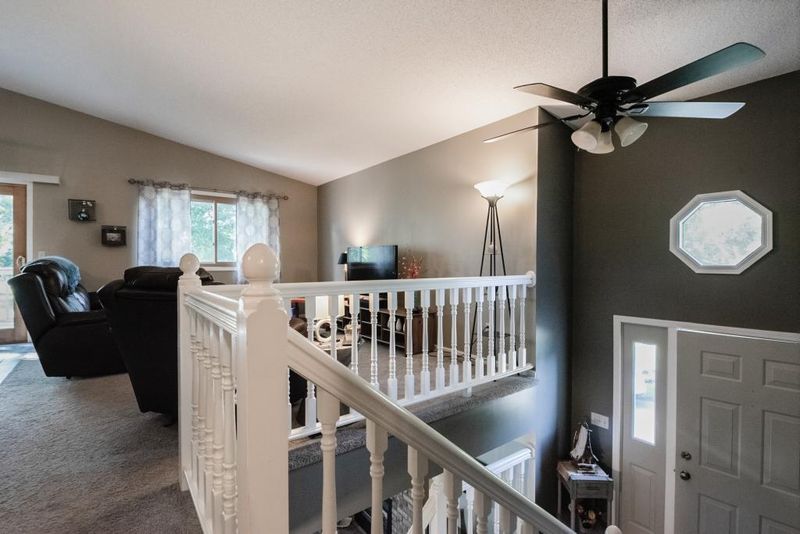 1104 Aston Pl, Burnsville, MN 55337