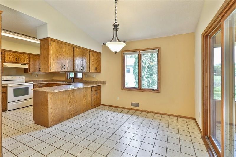 18719 Hanus Rd, Minnetonka, MN 55345