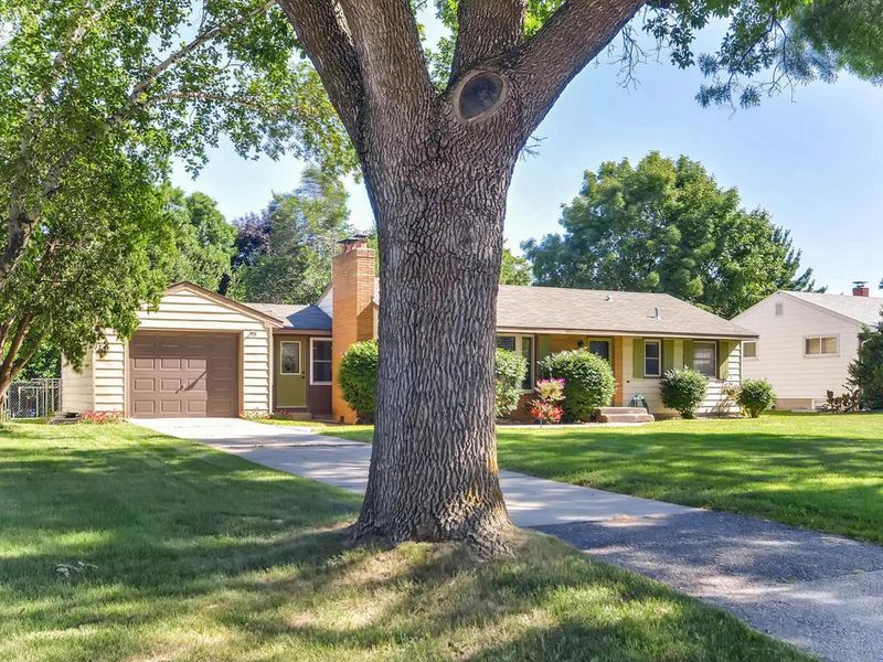 2121 Roth Pl, White Bear Lake, MN 55110