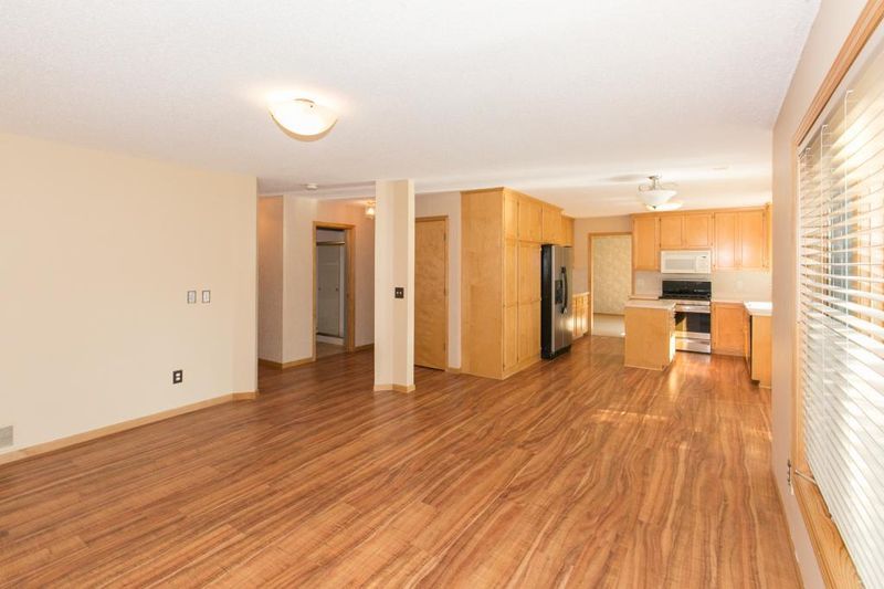 8952 Stratford Ct, Brooklyn Park, MN 55443