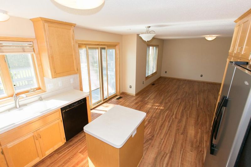 8952 Stratford Ct, Brooklyn Park, MN 55443