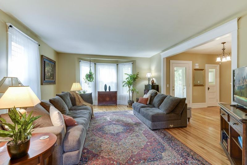 505 6th Ave SE #1, Minneapolis, MN 55414