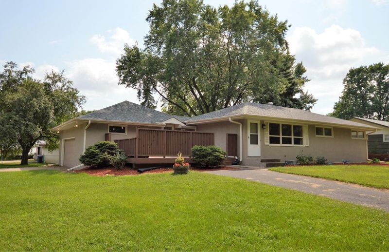 1521 Emerald Dr, New Brighton, MN 55112