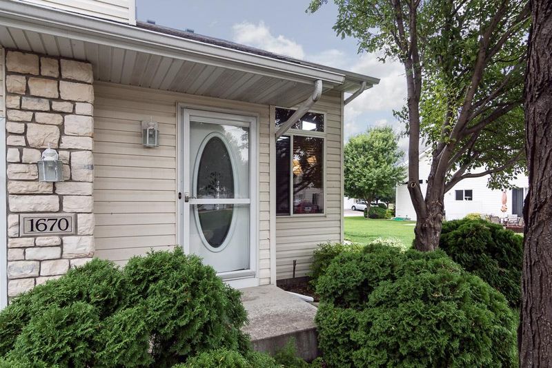 1670 Chadum Ln, Shakopee, MN 55379