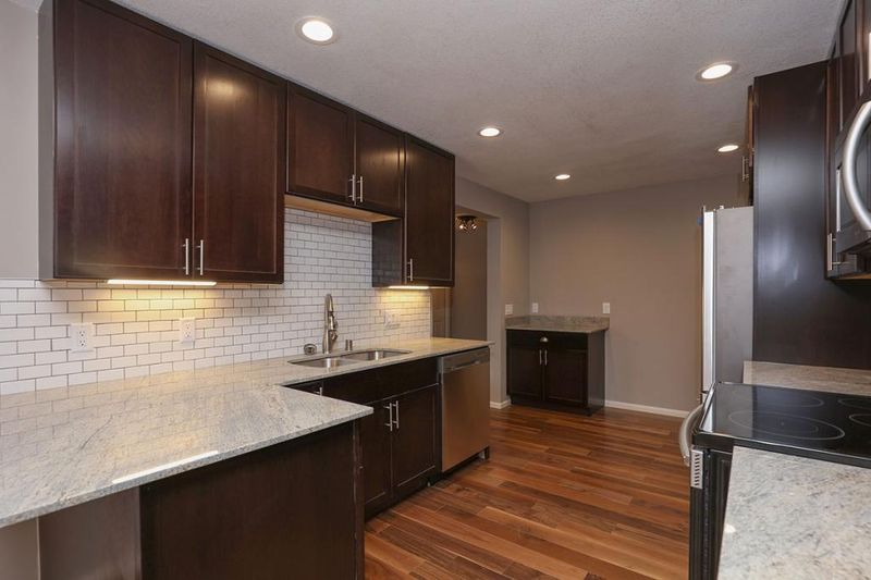 5601 Dewey Hill Rd #112, Edina, MN 55439