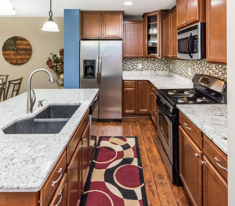 2121 Cedar Grove Trl, Eagan, MN 55122