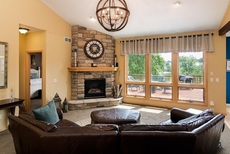 6821 Featherstone Dr, Savage, MN 55378