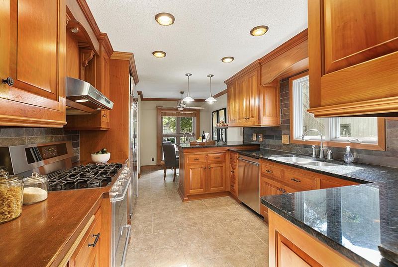 11020 Abbott Ln, Minnetonka, MN 55343