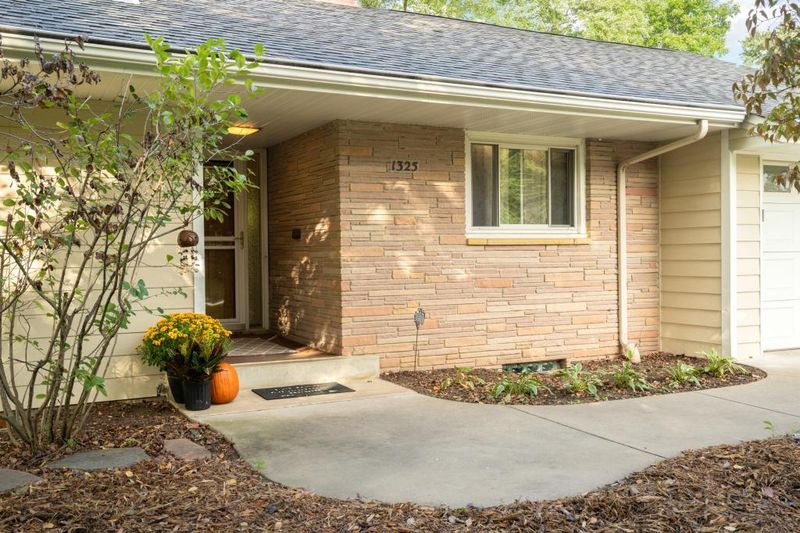 1325 Garland Ln N, Plymouth, MN 55447