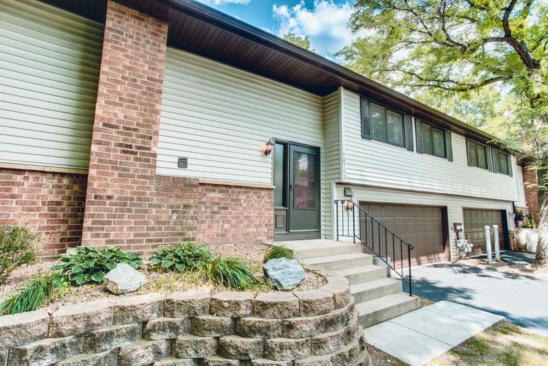 10752 Cavell Rd, Bloomington, MN 55438