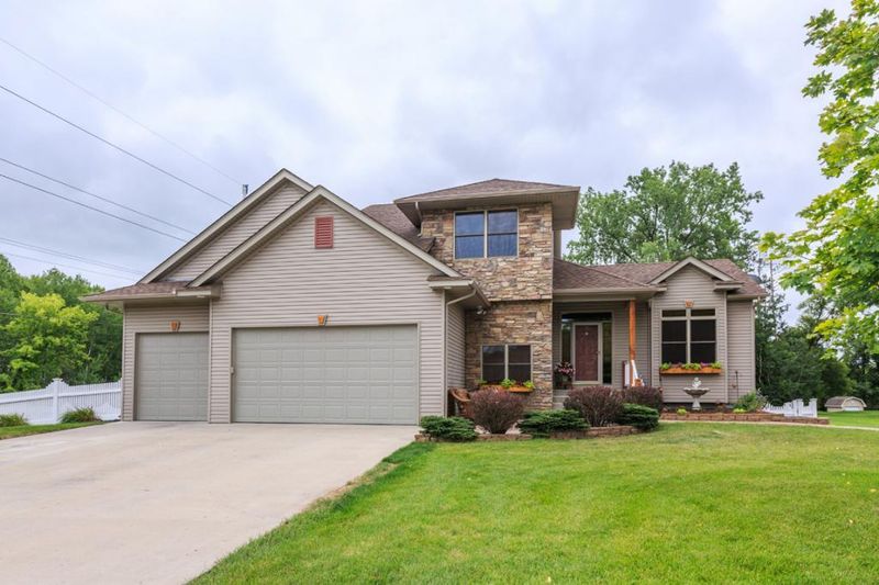 5897 212th St N, Forest Lake, MN 55025